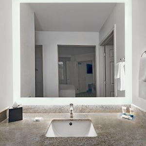 One-Bedroom King Room